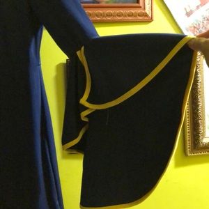 Short dress with style sleeves.